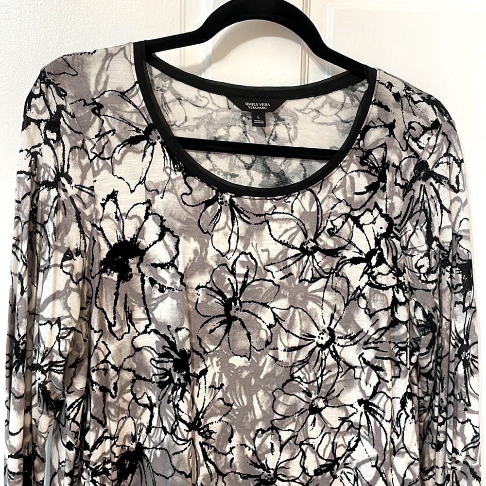 SIMPLY VERA VERA WANG Long Sleeve Textured Blouse size Large. EUC